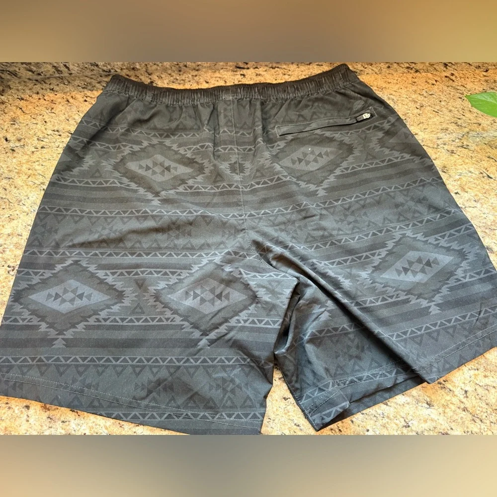 Chubbies Men’s 7” Liner Shorts – Black Aztec Print – Size Large